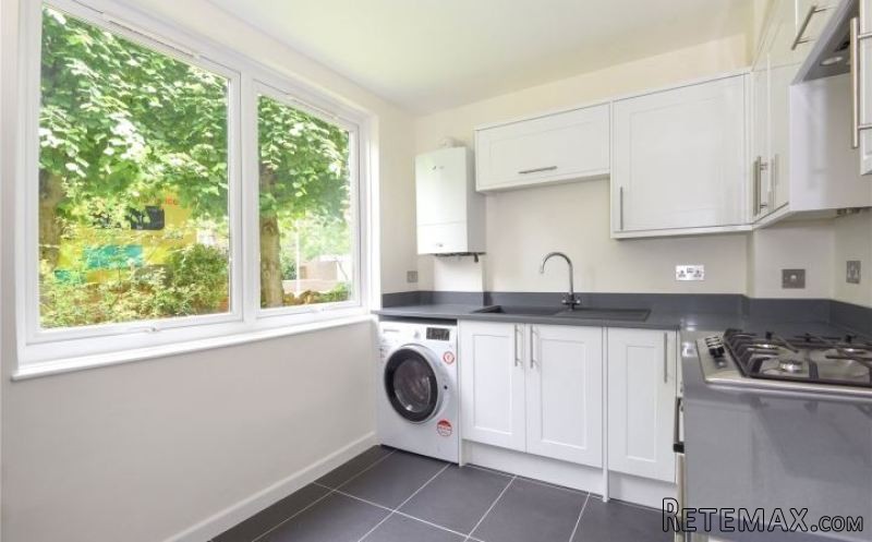 Melina Court