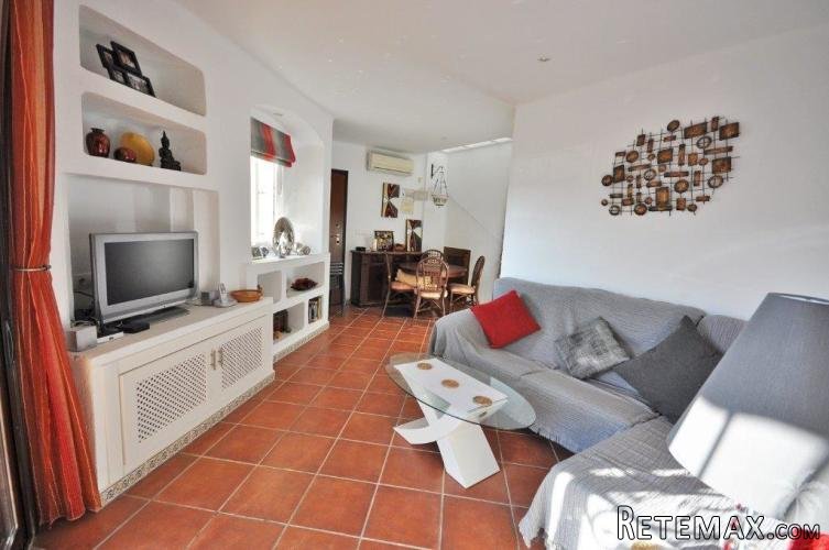 RESERVED!! Well maintained, top floor apartment on a good.. - 3