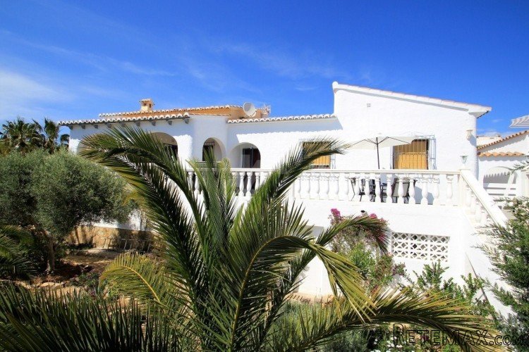 This beautiful recently reformed villa situated at a short.. - 3