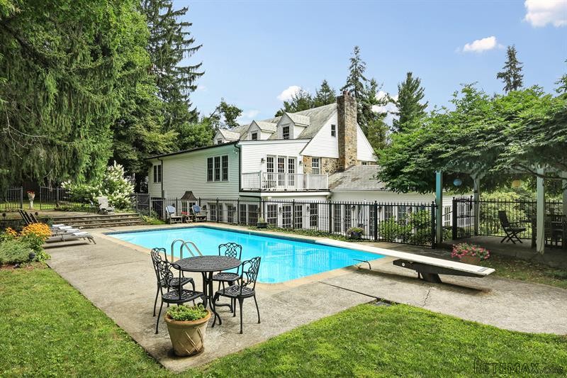 4 bedroom House For Sale: 45 Woodfield..