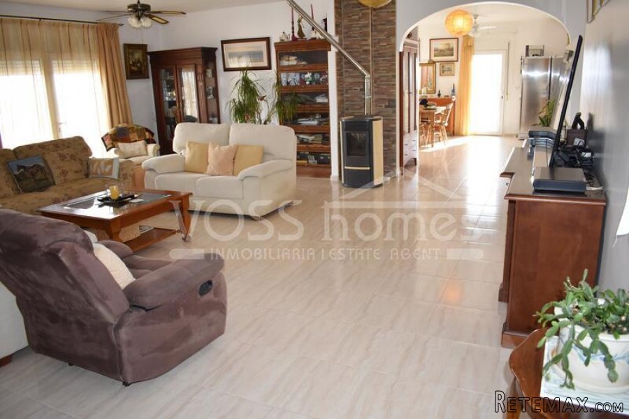 A very impressive, licenced, ready to go B&B with self.. - 6