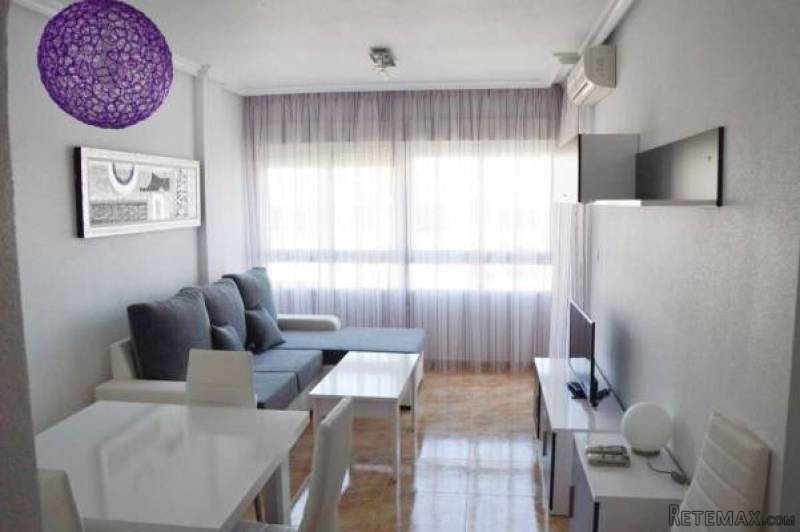 2 Bedroom 1 Bathroom Apartment In La..