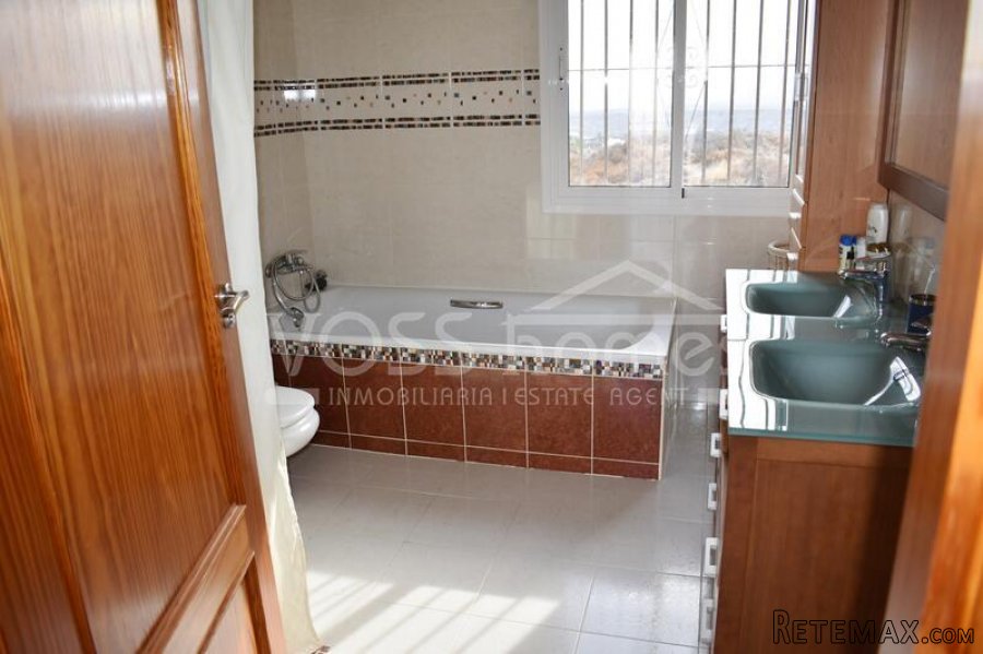A very impressive, licenced, ready to go B&B with self.. - 10