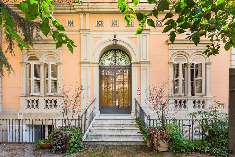 Unique semi-detached house for sale..