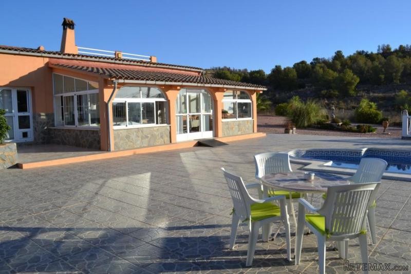 Popular existing B&B business in La..