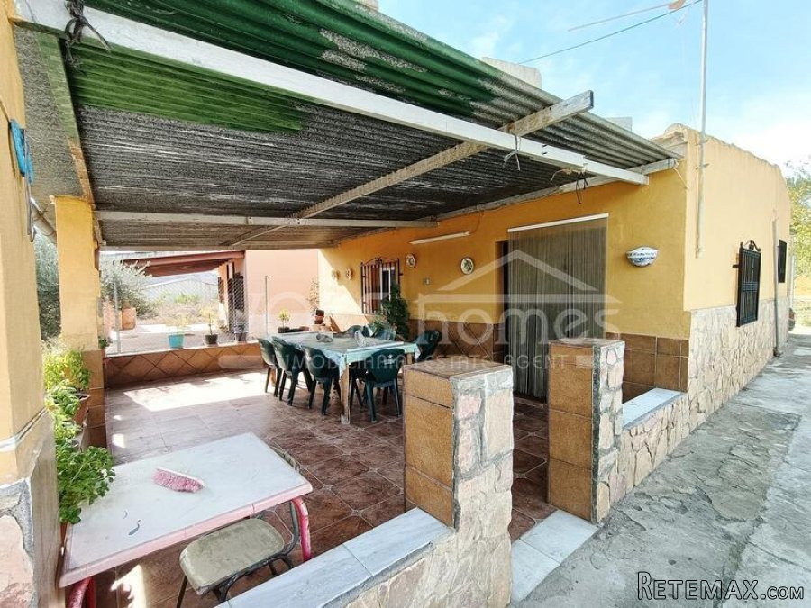 Casita of Appoximetely 50m2 with 2,900m2 of fenced land.. - 2