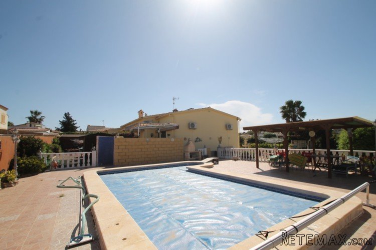 In a special residential area in La Marina, we have this.. - 2