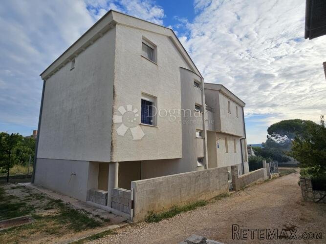 NEMOJTE OVO PROPUSTITI! Apartmanska kuća 30 metara od mora - 2