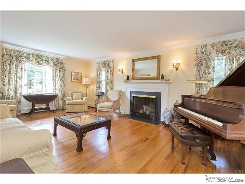 4 bedroom House For Sale: 28 GEORGIAN.. - 2