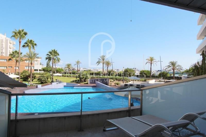 Nice apartment of 96 m2 located on the..