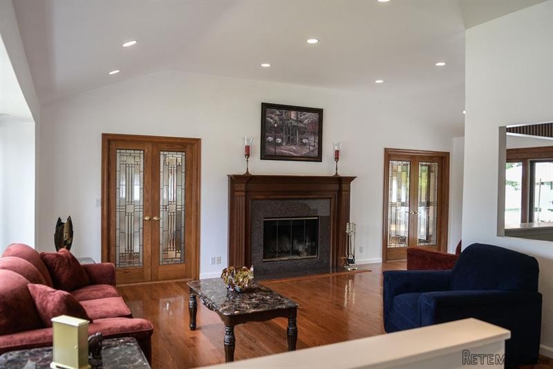 3 bedroom House For Sale: 61 Iselin.. - 2