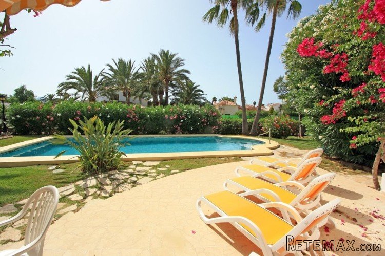 Magnificent villa for sale only 250m walking distance from.. - 2