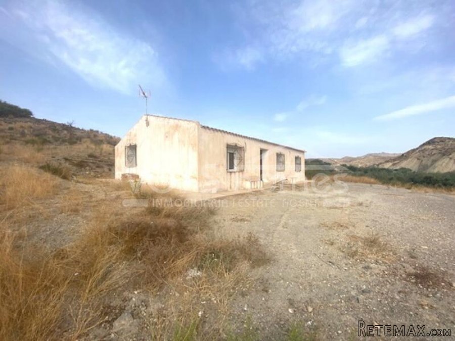 NEW LISTING - Great country property of 72m² built on a.. - 2