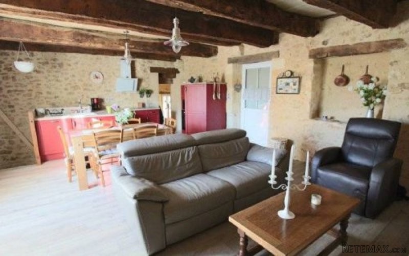 3 Bedroom Townhouse Near.. - 2