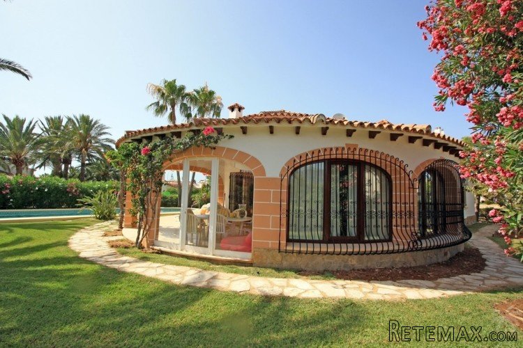 Magnificent villa for sale only 250m walking distance from.. - 3