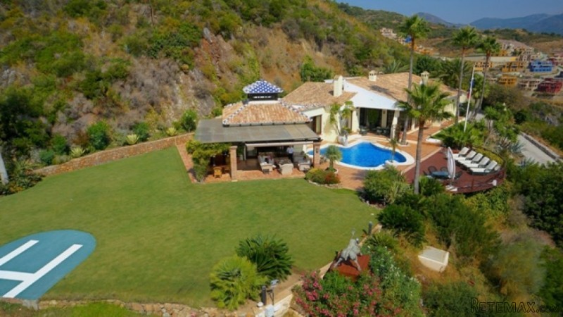 This Estate Is Only 1300 Meters Away..