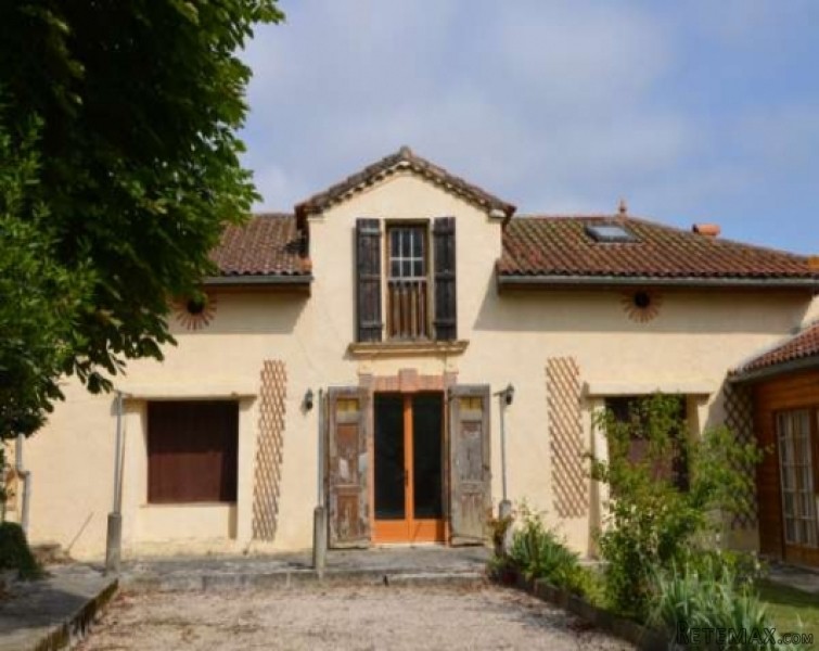 Pretty hamlet house with pool MeM825