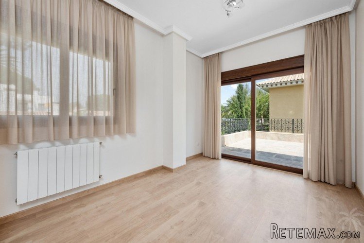 This luxury villa is located in Dehesa de Campoamor, on one.. - 6