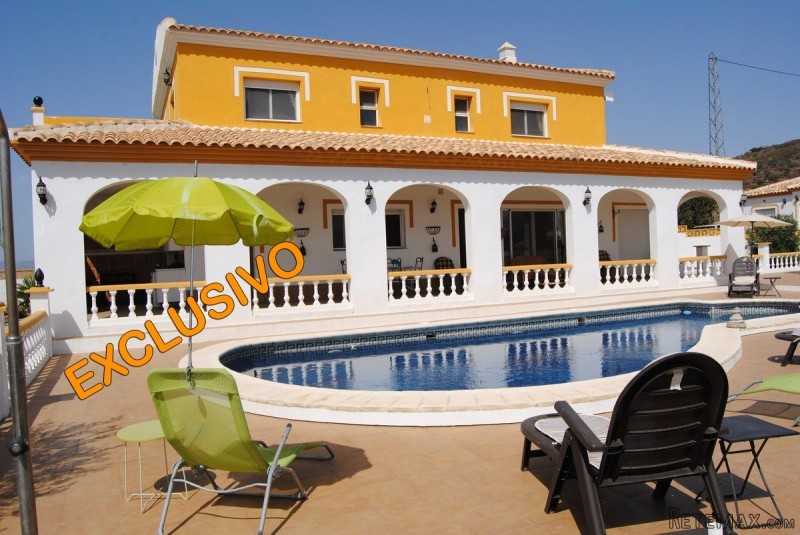 Villa for Sale in Arenas 475.000 €