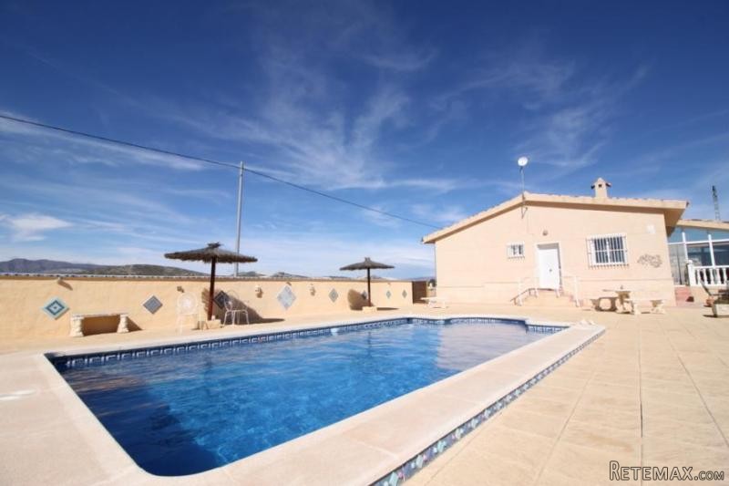 Immaculate villa with pool Canada del..