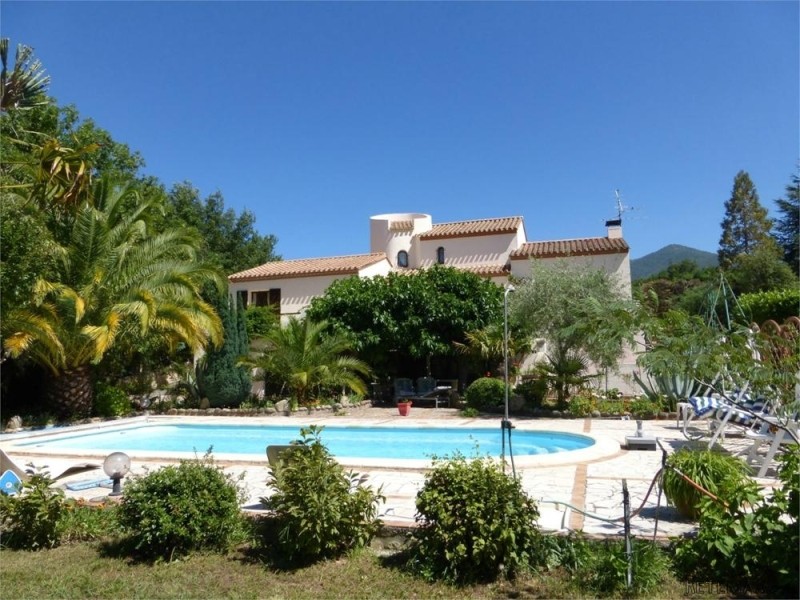Spacious 4 Bed Villa With Pool..