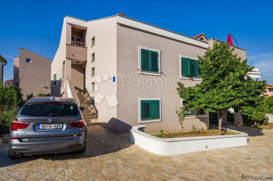 PREKRASNA KUĆA SA 5 APARTMANA - 2