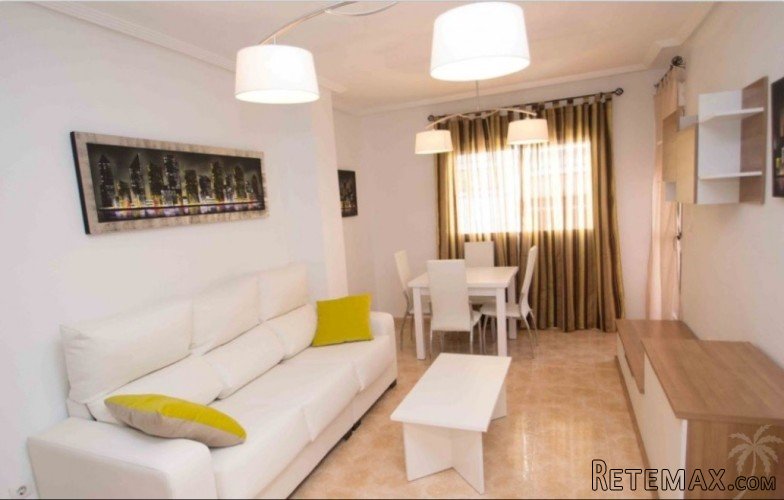 This apartment in Torrevieja near the Habeneras shopping.. - 2