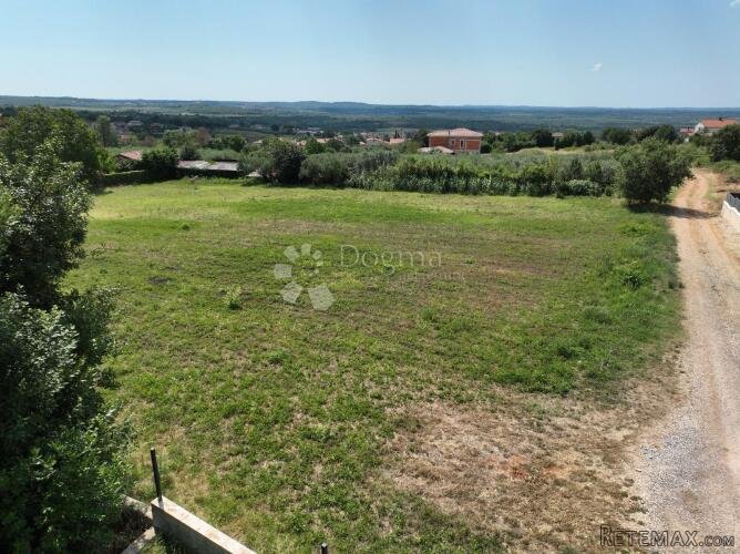 Atraktivno građevinsko zemljište za vile ili stanove, 3.150 - 3