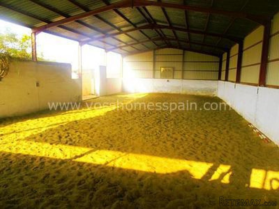 Horse stable with a bar/restaurant , Built very recently in.. - 3