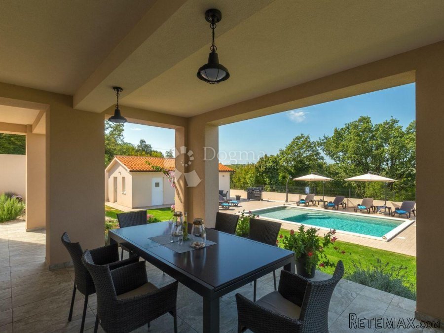 Impresivna villa sa otvorenim pogledom, na osami, Istočna ob - 3
