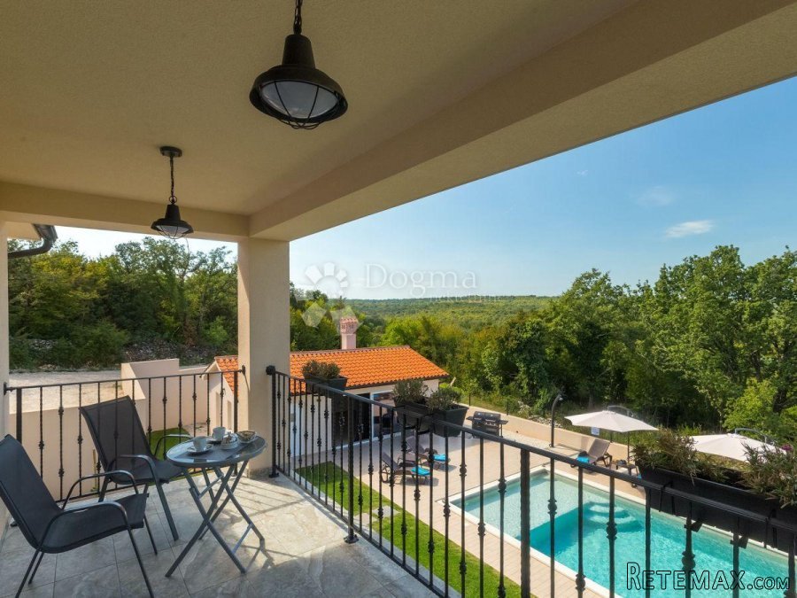 Impresivna villa sa otvorenim pogledom, na osami, Istočna ob - 4