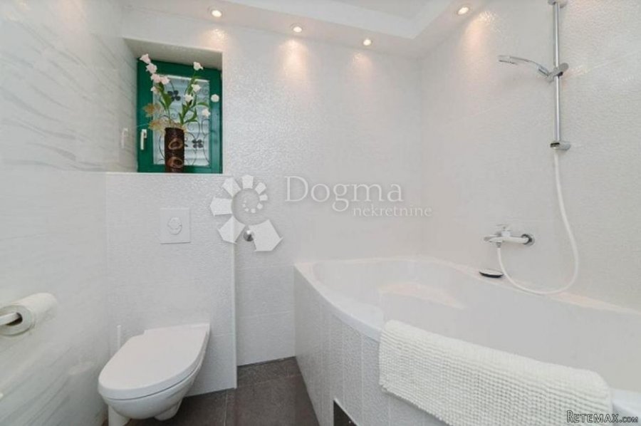 PREKRASNA KUĆA SA 5 APARTMANA - 7