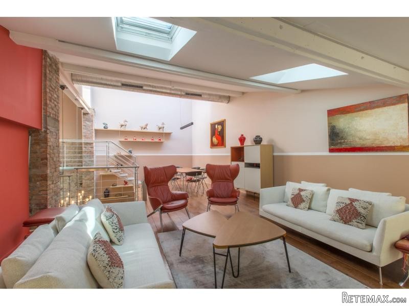 Stylish And Fabulous Loft In Duplex In..