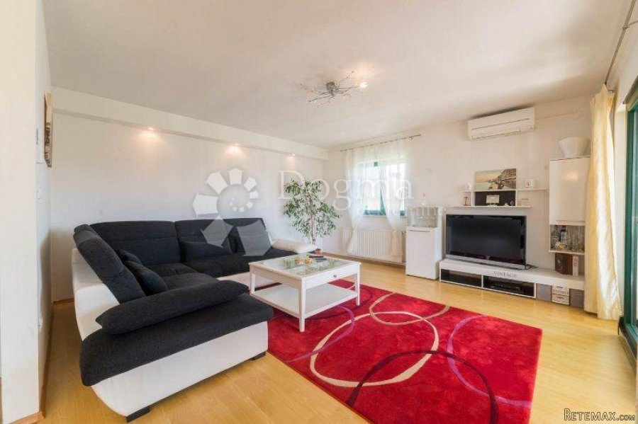 PREKRASNA KUĆA SA 5 APARTMANA - 9