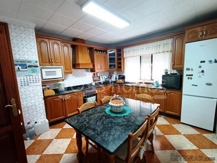 NEW LISTING TO VOSS HOMES - A large 4 bed, 2 bath Town.. - 10