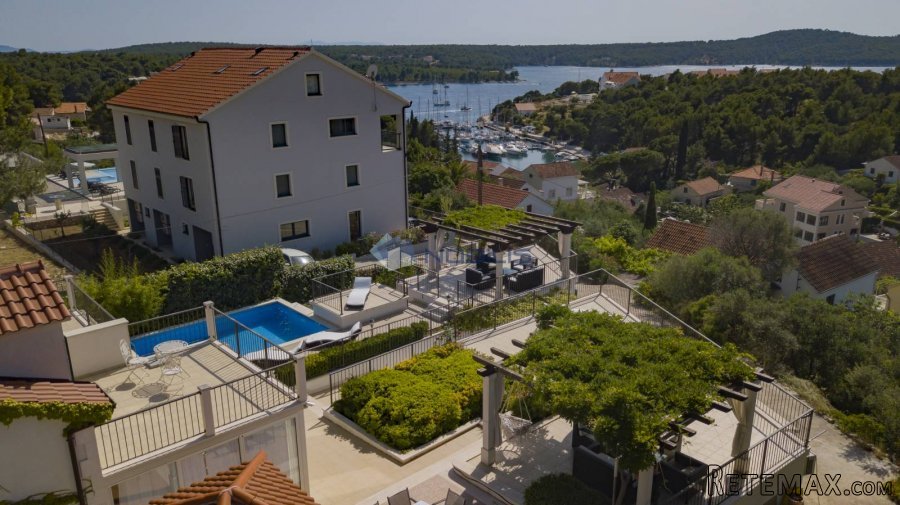 Brač, Milna - kuća s bazenom, 4 apartmana, 250m2, 670m2 o.. - 11