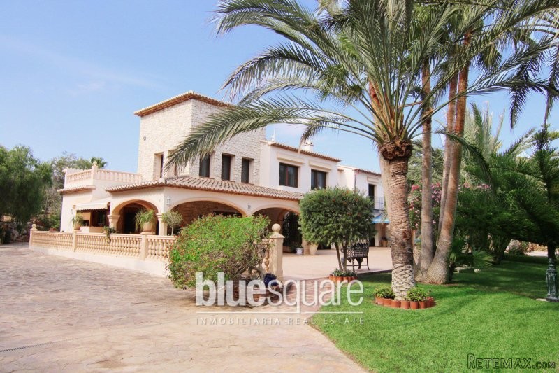 Exceptional mansion with separate guest.. - 2
