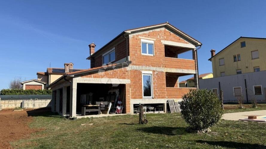 ROH BAU KUĆA SA 2 STANA, GOTOVIM BAZENOM I GRAĐEVINSKIM ZEML - 2