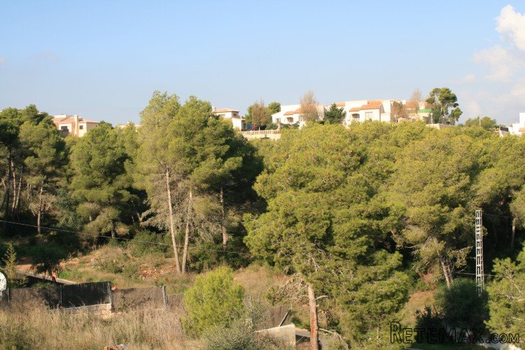 Sloping building plot with open views in a green.. - 2