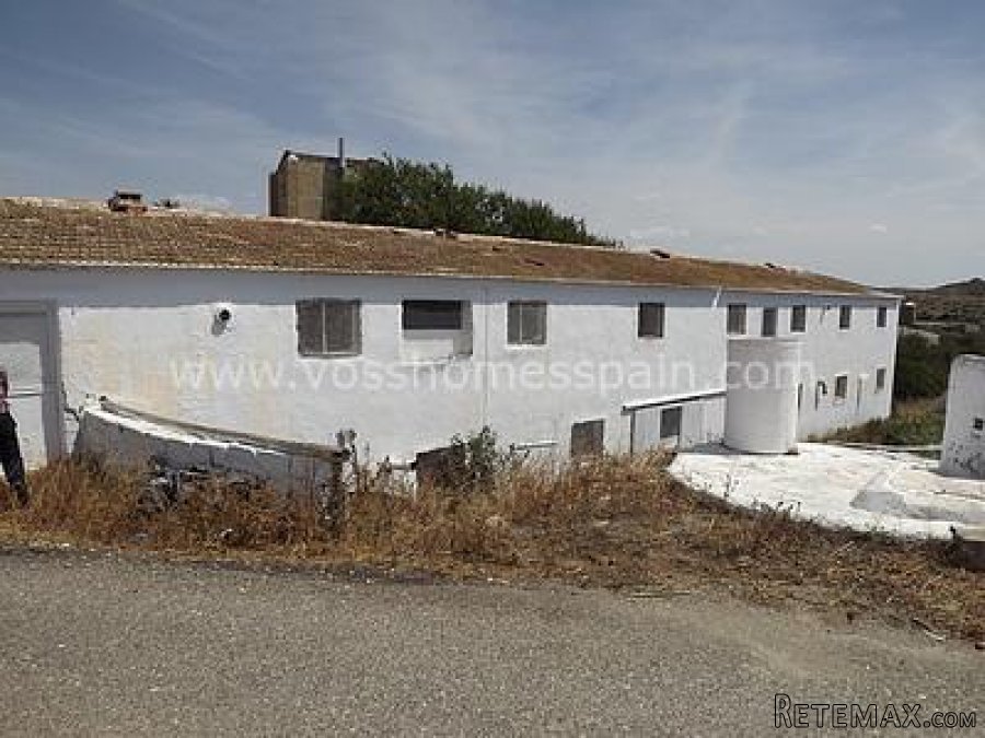 Warehouse of 500m2, divided in two levels, also with a plot.. - 2