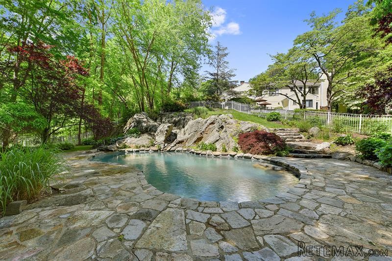 4 bedroom House For Sale: 280 Sarles..