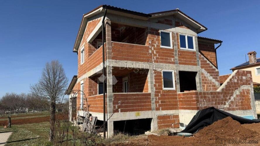 ROH BAU KUĆA SA 2 STANA, GOTOVIM BAZENOM I GRAĐEVINSKIM ZEML - 3
