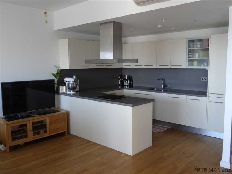 2 bed apartment in Kings Wharf