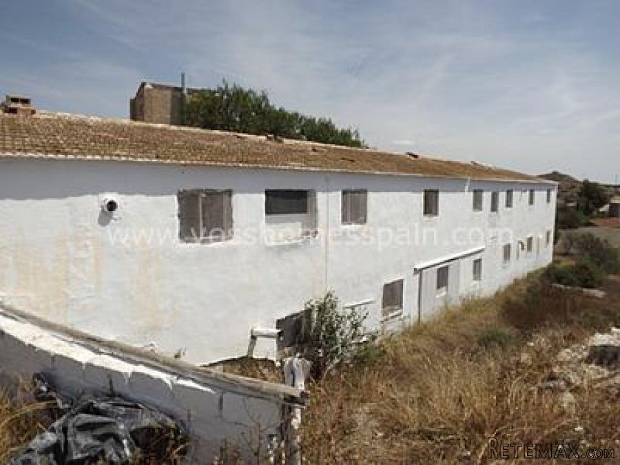 Warehouse of 500m2, divided in two levels, also with a plot.. - 5
