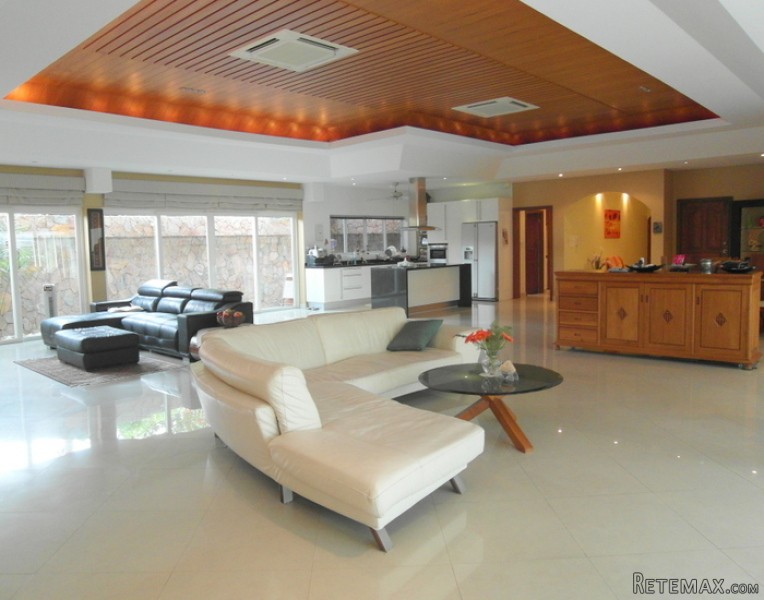 Jomtien Park Villas lavish 4-bedroom..