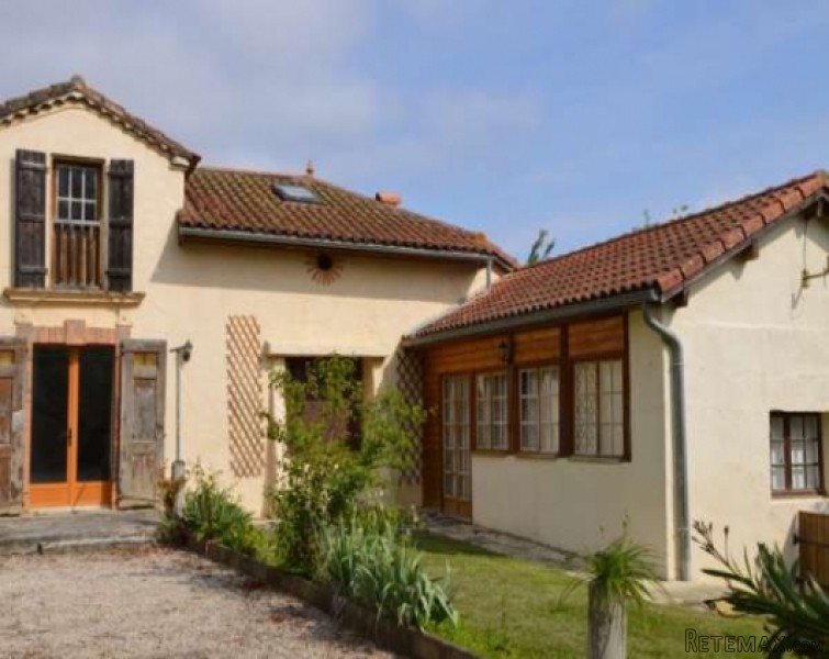 Pretty hamlet house with pool MeM825 - 2