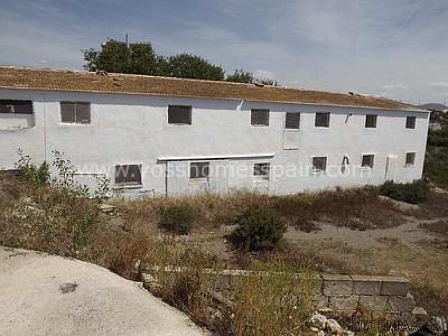 Warehouse of 500m2, divided in two levels, also with a plot.. - 6