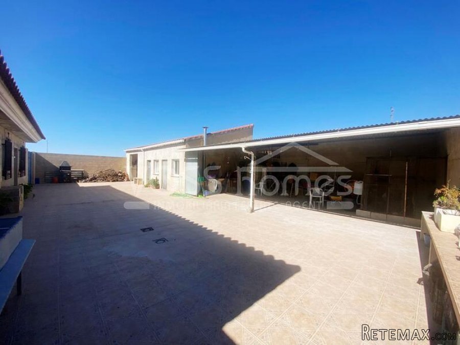 NEW LISTING TO VOSS HOMES - A large 4 bed, 2 bath Villa of.. - 18