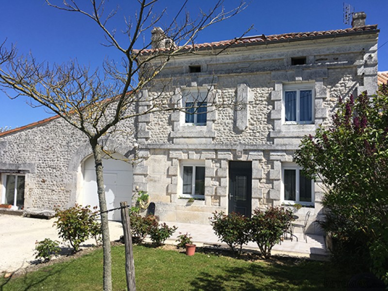 Beautiful House With Lots Of Character.. - 2