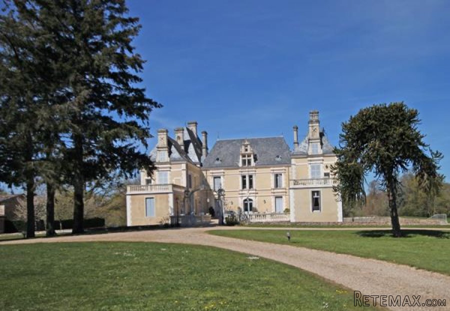 Les Forges (79) Luxury 1 bedroom apartment in a chateau with..